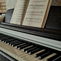 Kurzweil M210 SR پیانو دیجیتال باصدای غنی