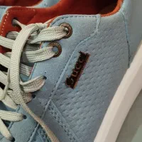 کتونی نو و تازه|کیف، کفش، کمربند|سنگر, |دیوار