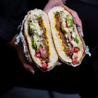 پذیرش سفارش انواع غذا فست فودی باکیفیت