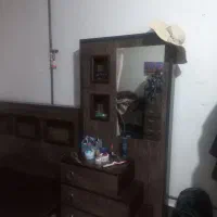 فروش تخت و میز آرایشی چوبی شیک درحد نو