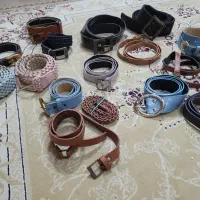 تعدادی کمربند زنانه و پاپوش