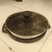 تابه گریل دو طرفه چدنی و کاکتوس و گلدان سرامیکی