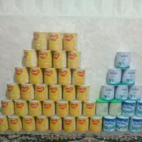 تعدادی قوطی خالی شیر خشک