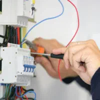 انجام خرده کاری برقی کابینت جوشکاری