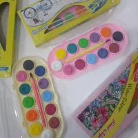 مقداری لوازم تحریر نوشت افزار