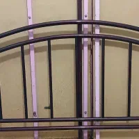 تخت خواب فلزی سالم