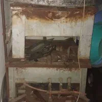 سه تا اجاق سه شعله و یه دیگ بزرگ