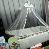 تخت کنار مادر