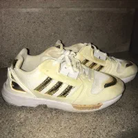 کتونی کاملا سالم و تمیز