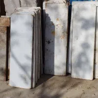 تعدادی قفسه مغازه