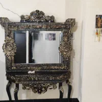 ساعت دیواری و اینه کنسول