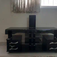 میز تلویزیون شیشه ای