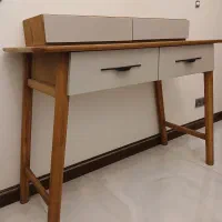 میز کامپیوتر و کار مینیمال
