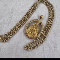 گردنبند و مدال