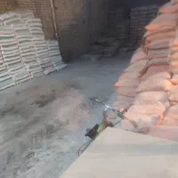 کارگر جهت حمل مصالح درانبار