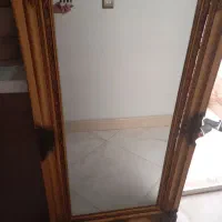 آینه با قاب چوبی قدیمی