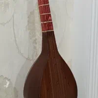 سه تار و گلدان بزرگ