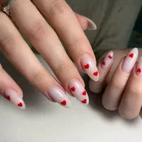 کاشت ناخن فقط ۳۵۰ تومان با لاکژل