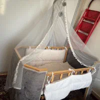 تخت کنار مادر(کودک)