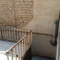 منزلی دوخوابه باحیاط طبقه دوم کوچه 36 بلوار وفایی|اجارهٔ خانه و ویلا|شیراز, ویلاشهر|دیوار