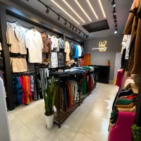 فروشنده خانوم بوتیک زنانه