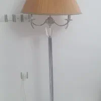 آباژور ایستاده