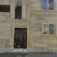 فروش واحد طبقه اول با بهار خواب و پشت بام