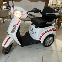 سه چرخه برقی نو نو دارای پلاک مناسب برای سالمندان