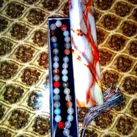 کسی میدونه این تسبیح و سنگ ها چیه جنس شون