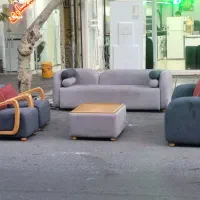 مبل ۷ نفره راحتی با میز وسط در حد نو