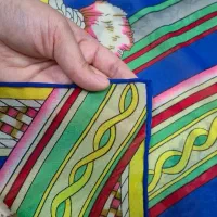 روسری|لباس|صومعه‌سرا, |دیوار