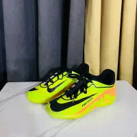 کفش استوک دار فوتبالی