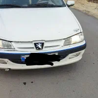 یک جفت چراغ جلو پارس