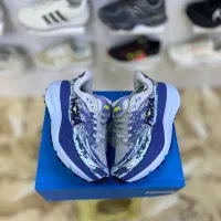 کتونی هوکا دوست سلامتی شما.|کیف، کفش، کمربند|بانه, |دیوار