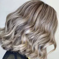 استخدام ارایشگر خانم مسلط به همه امور