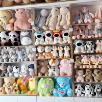 فروشنده عروسک فروشی