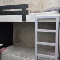 تختِ دو طبقه به همراه میز تحریر