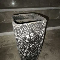 گلدون سفید و مشکی