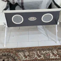 گهواره نوزاد تمیز در حد نو جنس برزینت