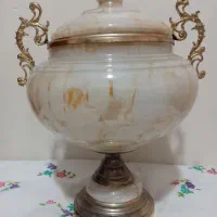 ظرف پایه دار