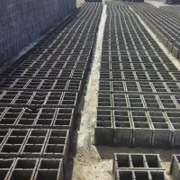 نگهبانی و کارگری جمع کردن بلوک