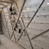 دکوراسیون کیف و کفش کتانی|فروشگاه و مغازه|قم, نیروگاه|دیوار