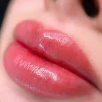 به یک مدل جهت شید لب و بن مژه نیاز دارم