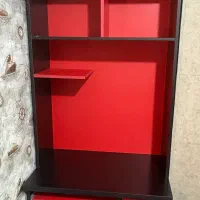 میز تحریر و کامپیوتر