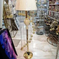آباژور ایستاده