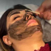لیزر سفیدی و ریمو تتو و پلینیگ کربن(رفع لک صورت)