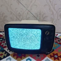 تلویزیون سیاه و سفید قدیمی