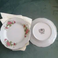 ظروف چینی گل سرخی و قاشق و چنگال|ظروف سرو و پذیرایی|کرمان, |دیوار