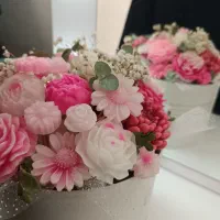 شمع.  ظرف پذیرایی.  سنگ مصنوعی. . دسته گل