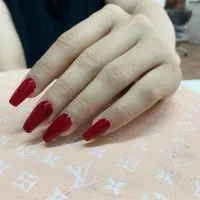 کاشت ناخن  و پاکسازی پوست (تخفیف ویژه)